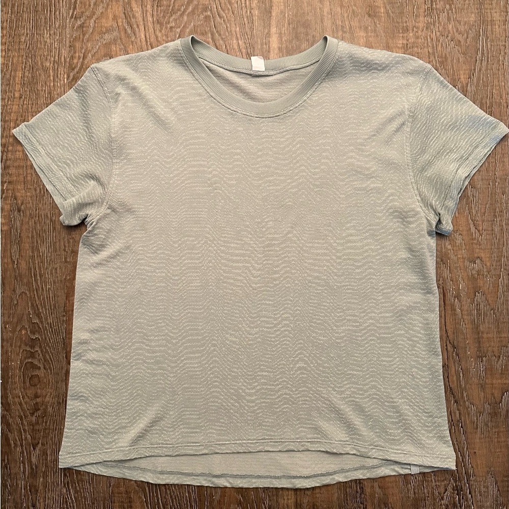Lululemon Train To Be Seamless Short Sleeve T-Shirt Wave Silver Blue Size 8